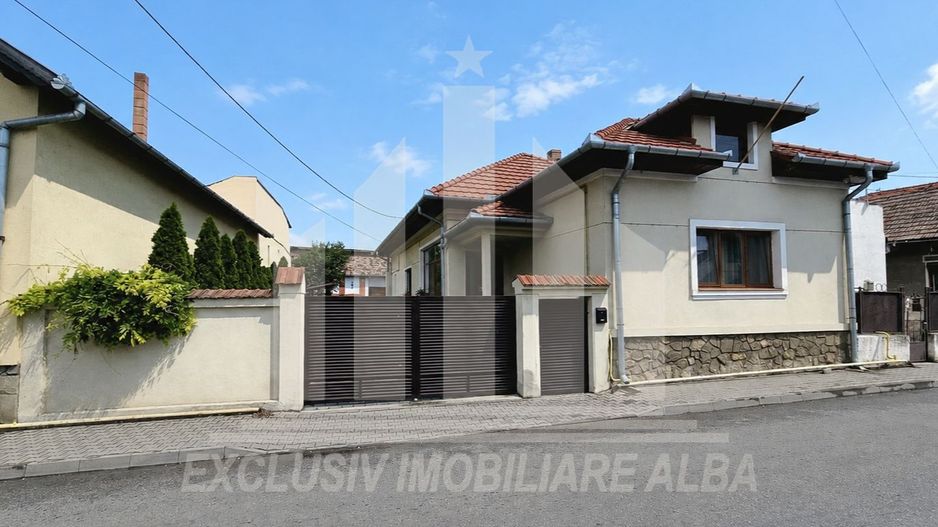 Casa inidividuala | 120 mp | 1256 mp teren | Renovata | Maieri - Poză 1