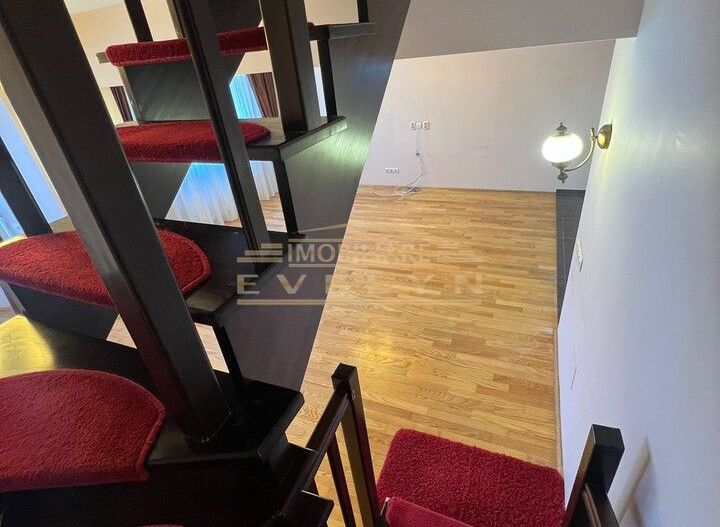 Apartament de vanzare pe doua nivele, zona Pietonalul Transilvaniei, pret 180000 euro - Poză 7