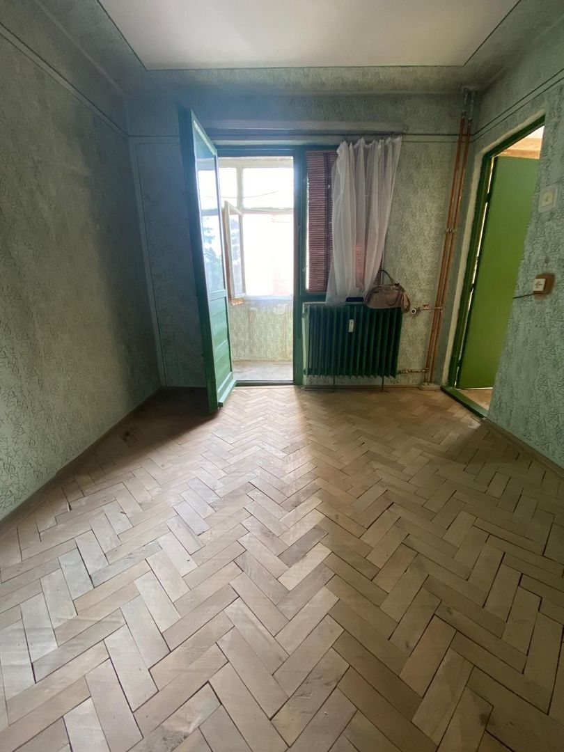 vand apartament 3 camere, etaj 2, zona Piata Sarbilor - Poză 2