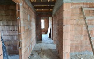 Casa la rosu cu toate utilitatile - Poză 6