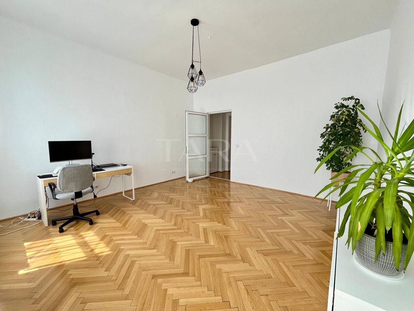 EXCLUSIVITATE. Apartament decomandat, ULTRACENTRAL. - Poză 3