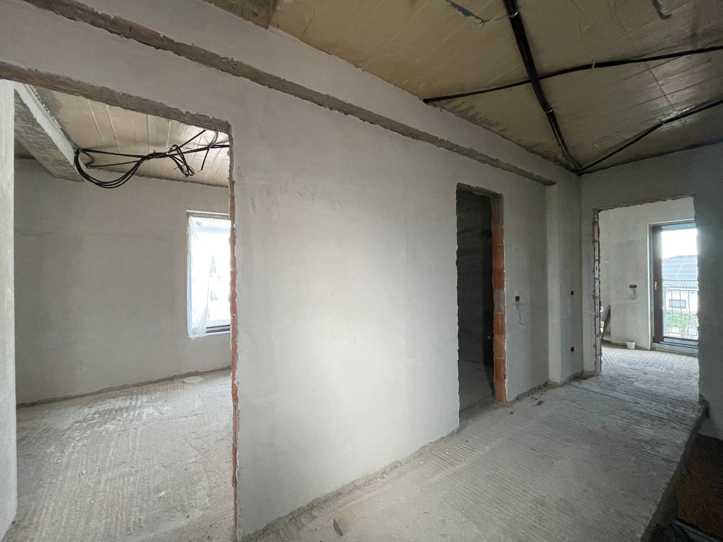 Duplex separat prin garaj si superpozitie - Poză 6