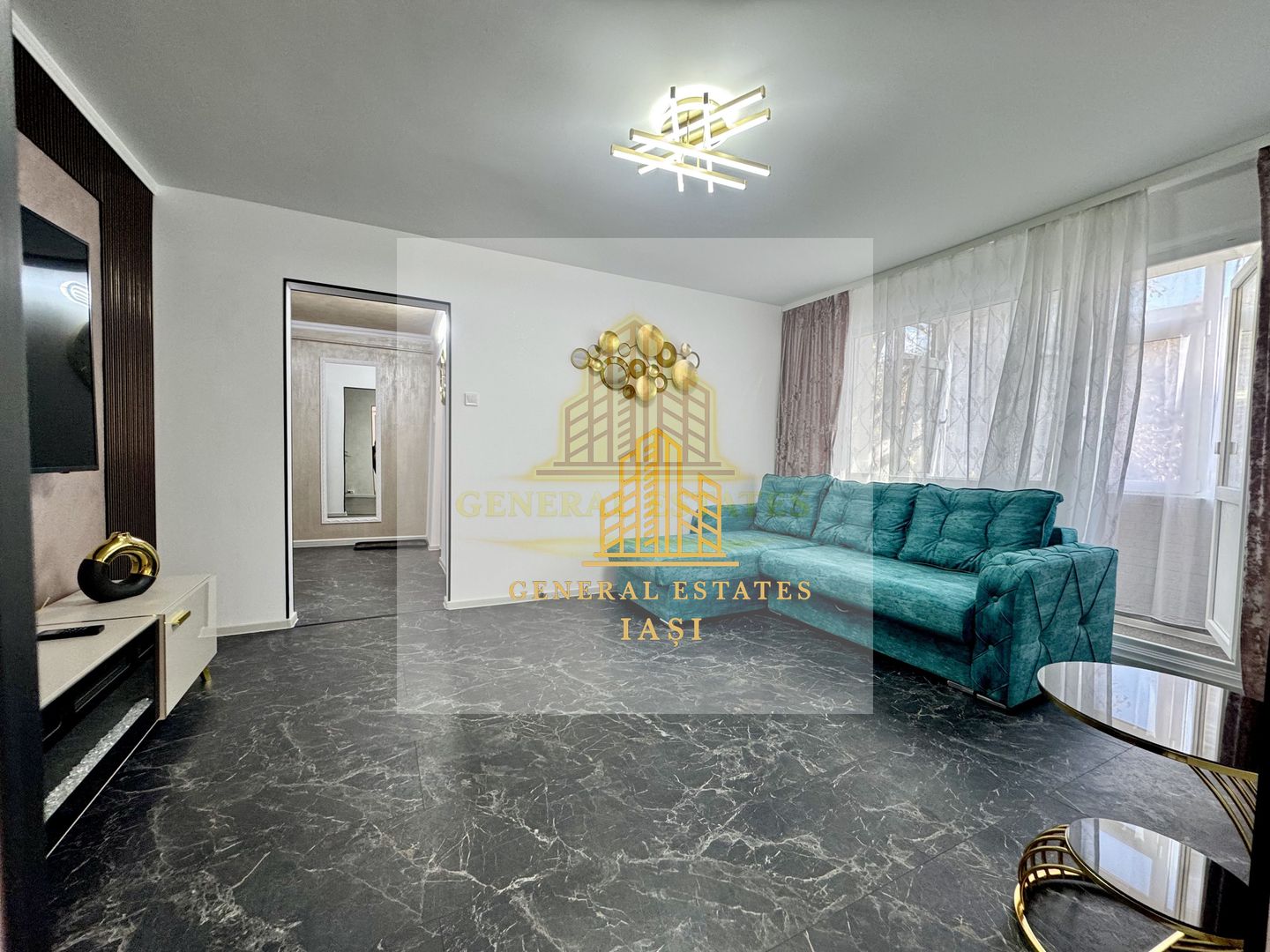 Vânzare apartament cu 2 camere 52 m.p. în Pod Roș - Poză 1