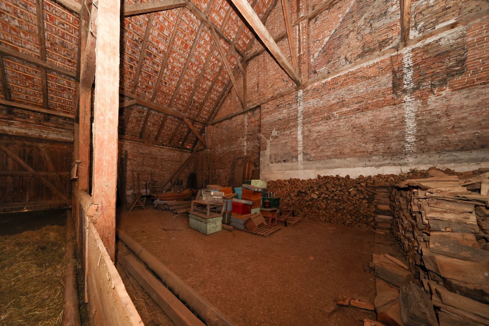 Casă Săsească Autentică cu Șură Impresionantă în Cristian – Teren 2729mp - Poză 17