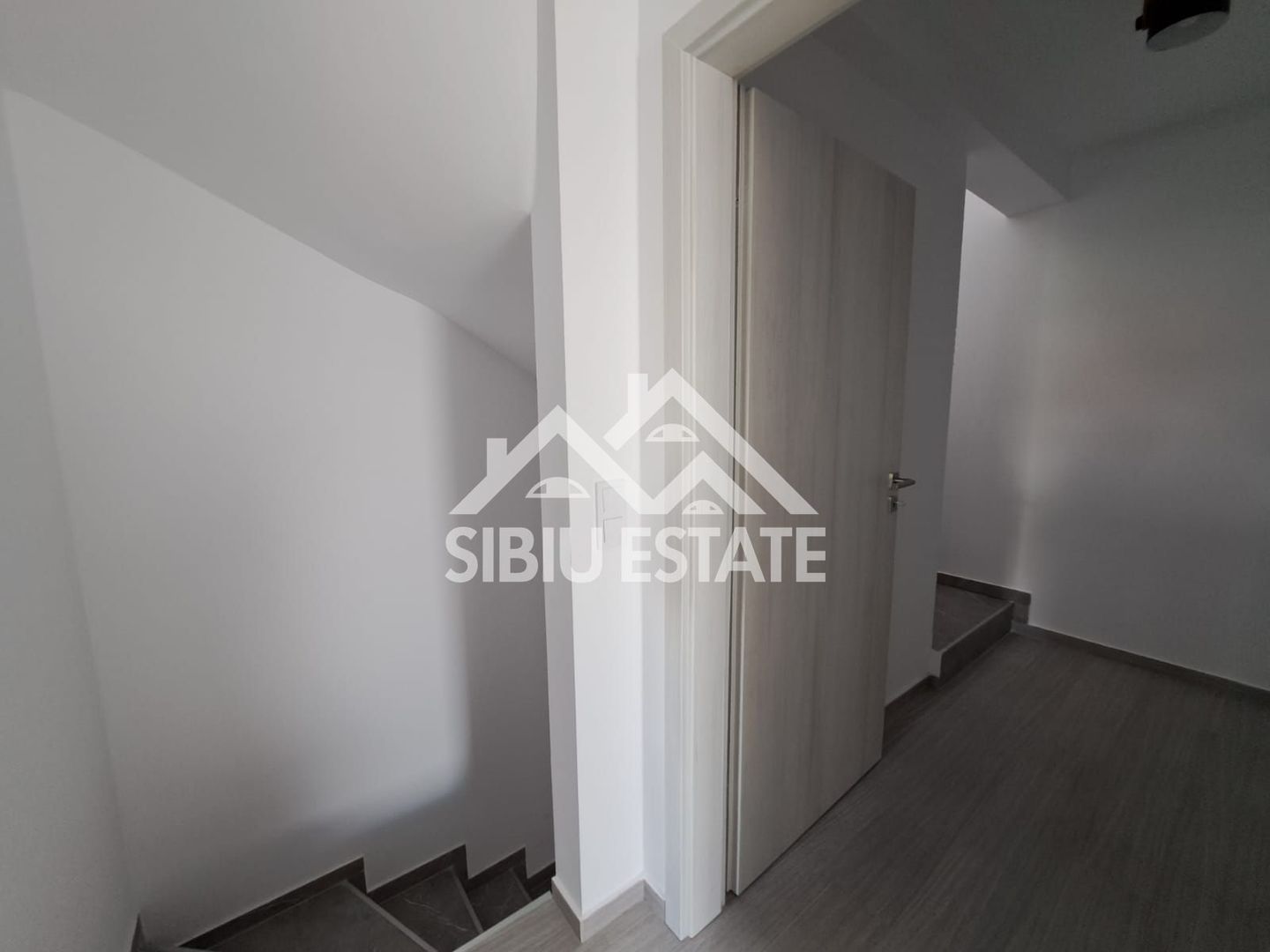 Casa la pret de apartament, 5 camere Sibiu Calea Cisnadiei - Poză 10