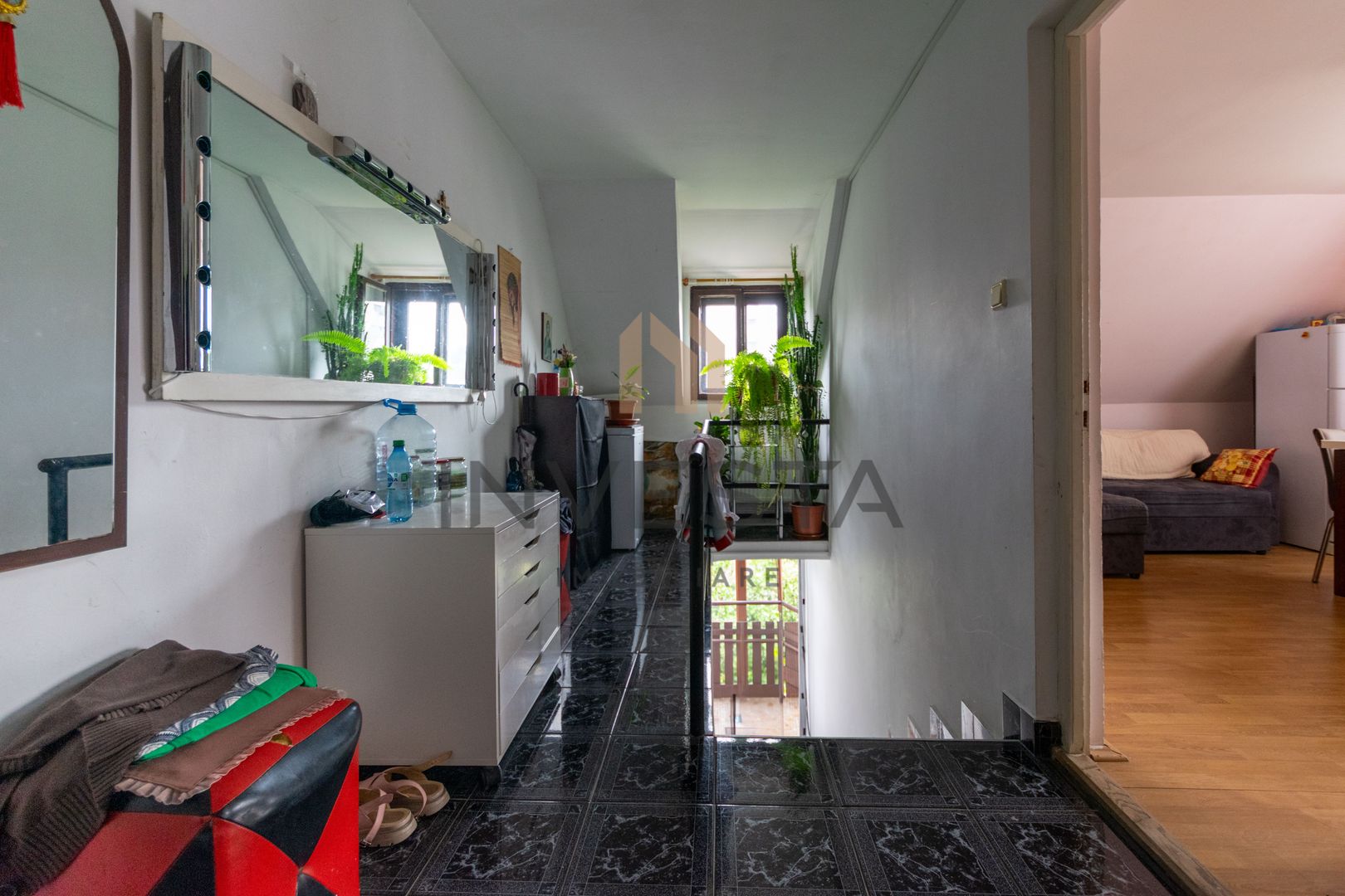 DE VANZARE CASA CU 4 CAMERE BUNA ZIUA - Poză 13