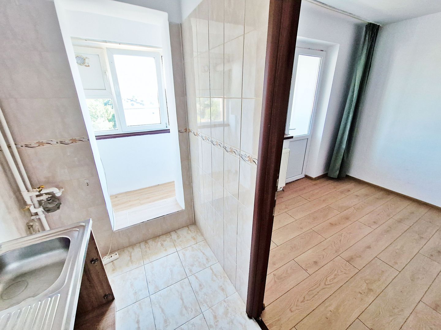 AZURA Imobiliare - Garsoniera Nemobilata Pitesti Craiovei Central - Poză 7