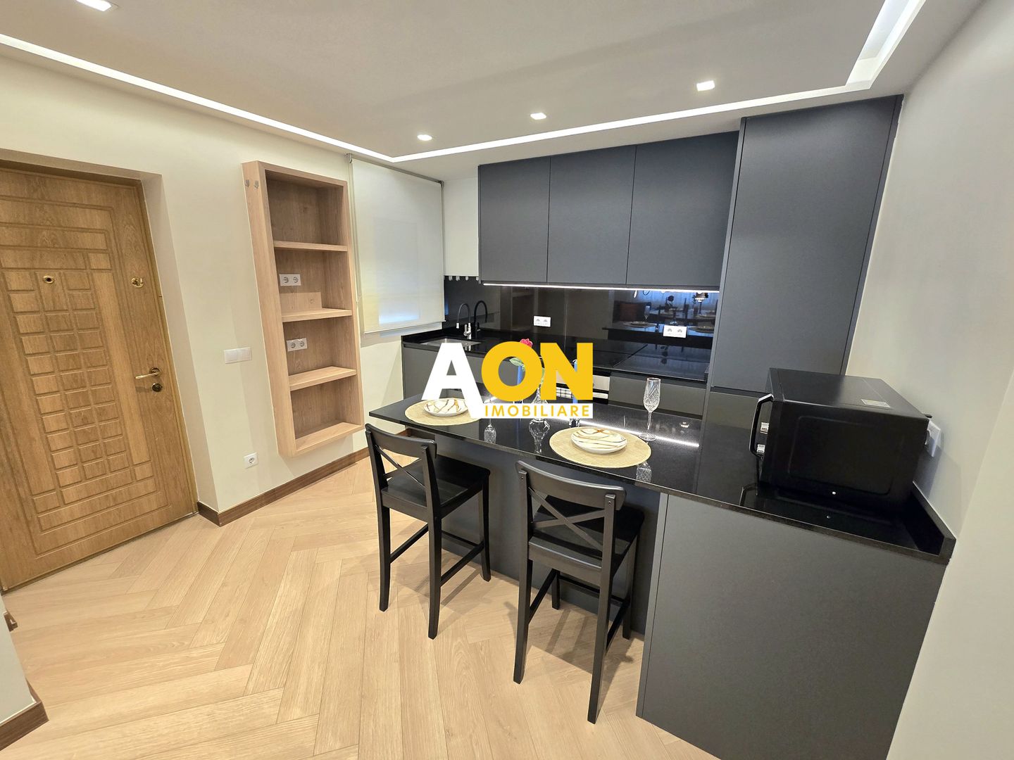 Apartament 3 Camere, Superfinisat, Zona Centru, cu Garaj - Poză 4