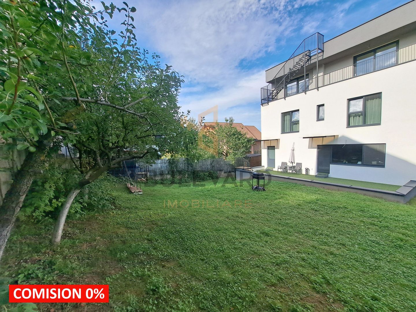 Penthouse 150 mp utili+ terase 200 mp+ 2 parcari subterane +curte 120 mp - Poză 1