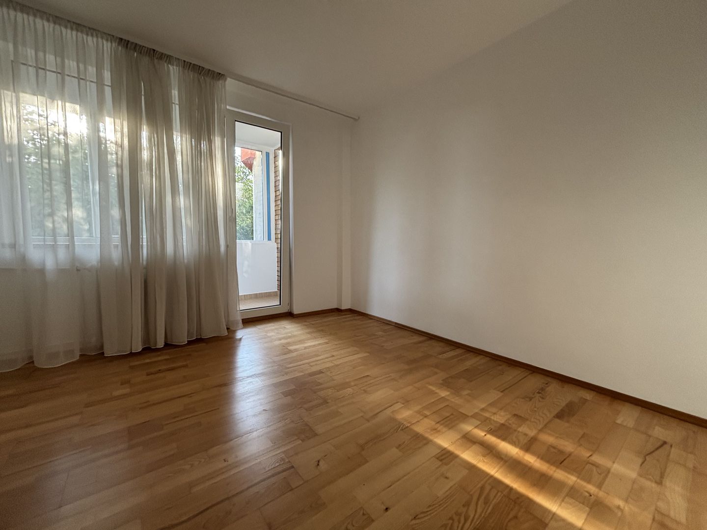APARTAMENT 4 CAMERE | ETAJ 2 - Poză 10