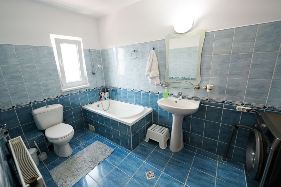 Oaza de liniste in Bariera Valcii – casa P+1 cu terasa, curte si acces securizat - Poză 6