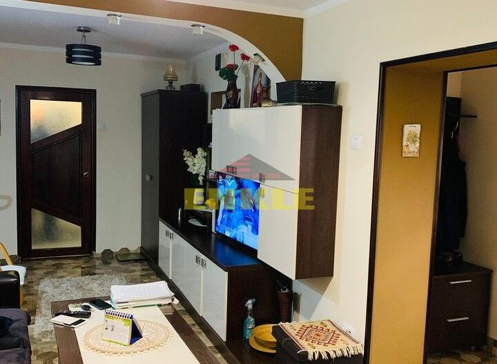 De vanzare Spatiu Comercial cu preluare afacere + Apartament 3 camere. 130.000 Euro Negociabil - Poză 1