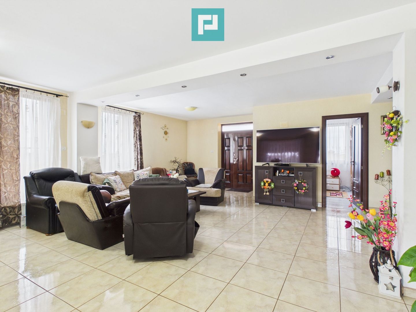 Vilă cu 6 camere și teren generos în Șagu - Poză 15