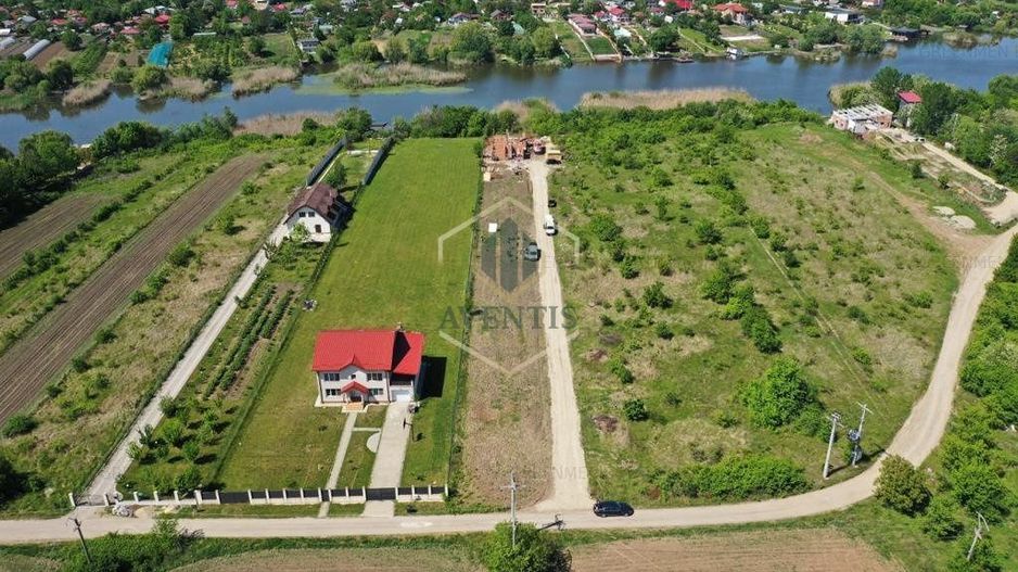 Teren cu iesire la Lacul Snagov, ponton privat cu foisor, piscina si sauna - Poză 3