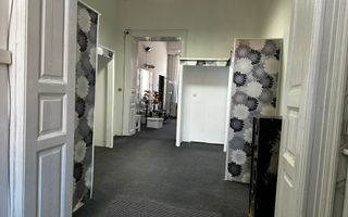 Apartament la casa cu 4 camere si acces auto, ultracentral - Poză 7