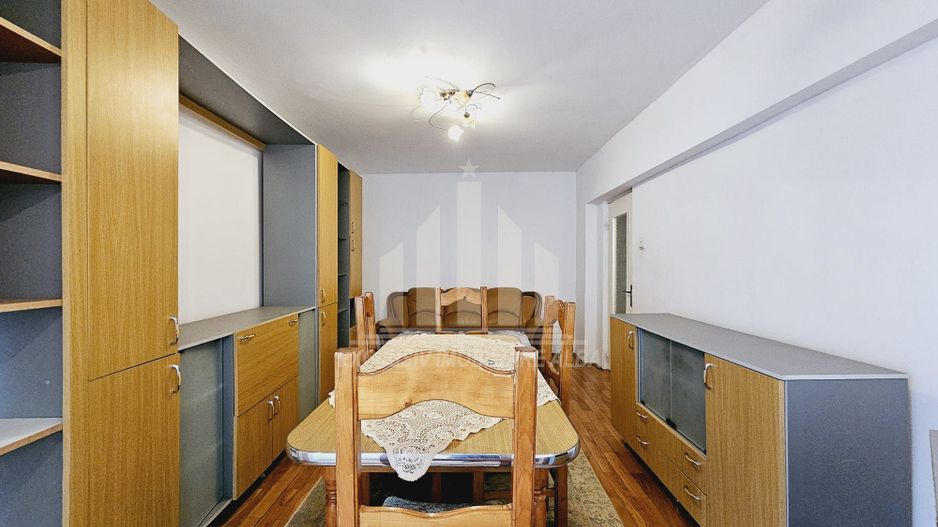 Apartament cu 3 camere decomandate, Cetate - Poză 2