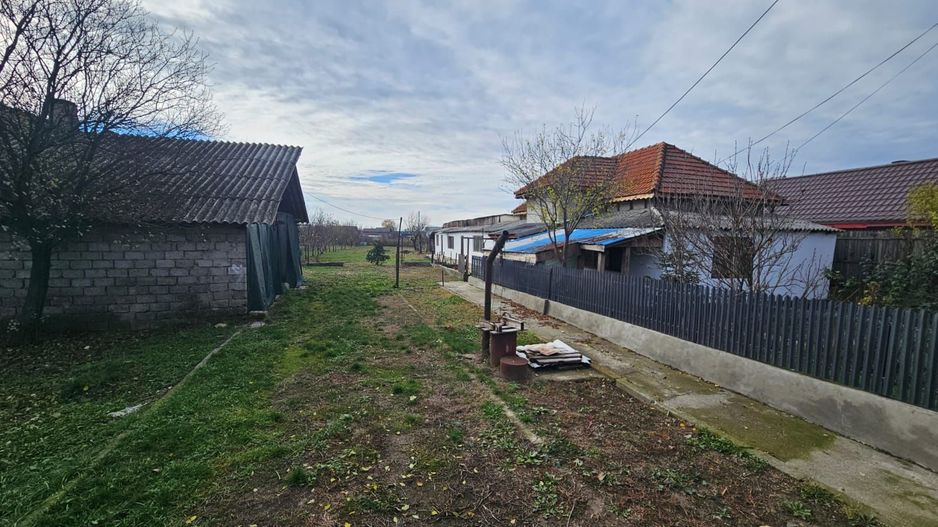 Casa si teren 3500 mp, Stefanesti - Golesti - Poză 1