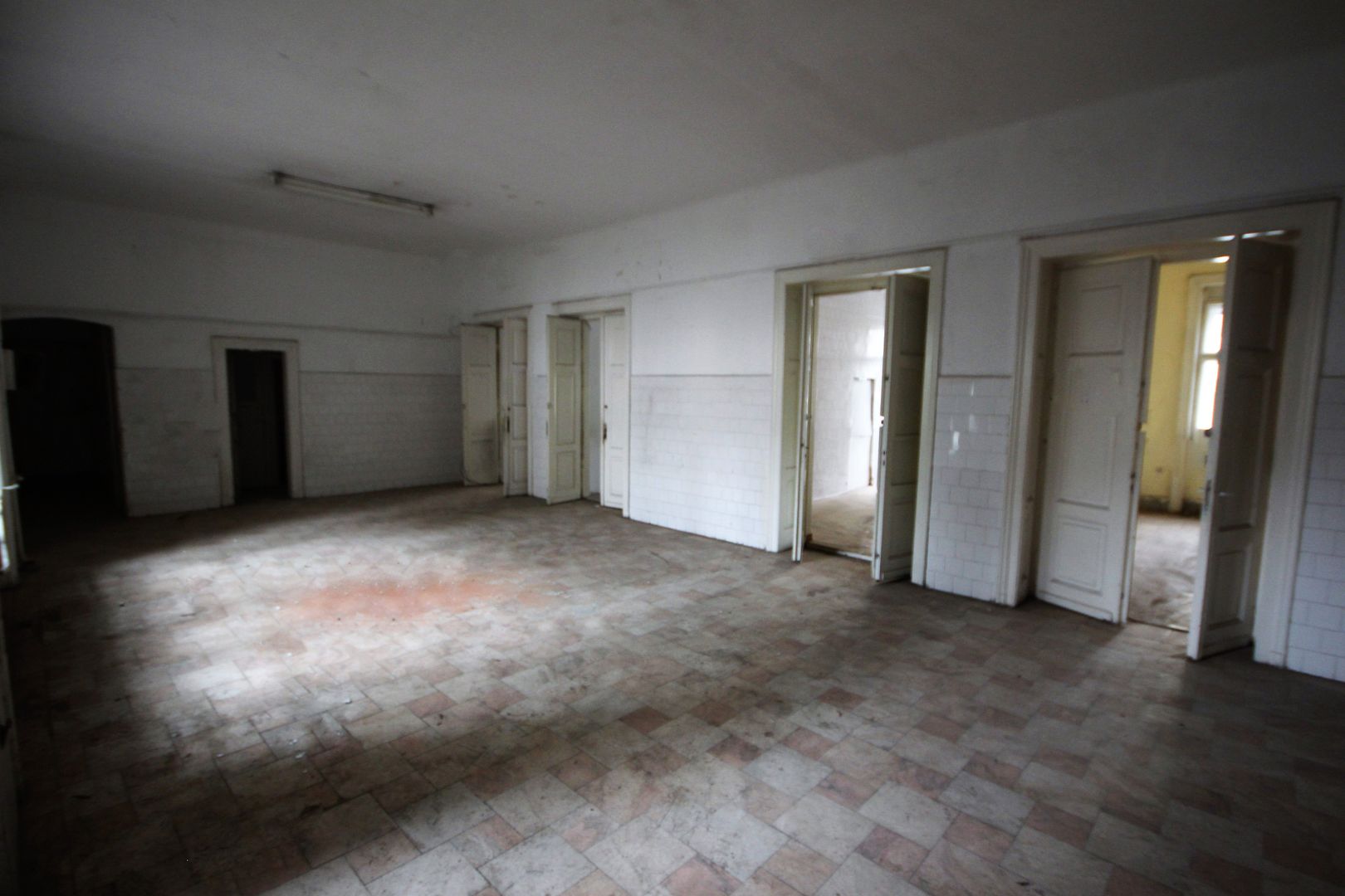 Imobil pretabil cladire de birouri, clinica medicala - Central - Poză 22