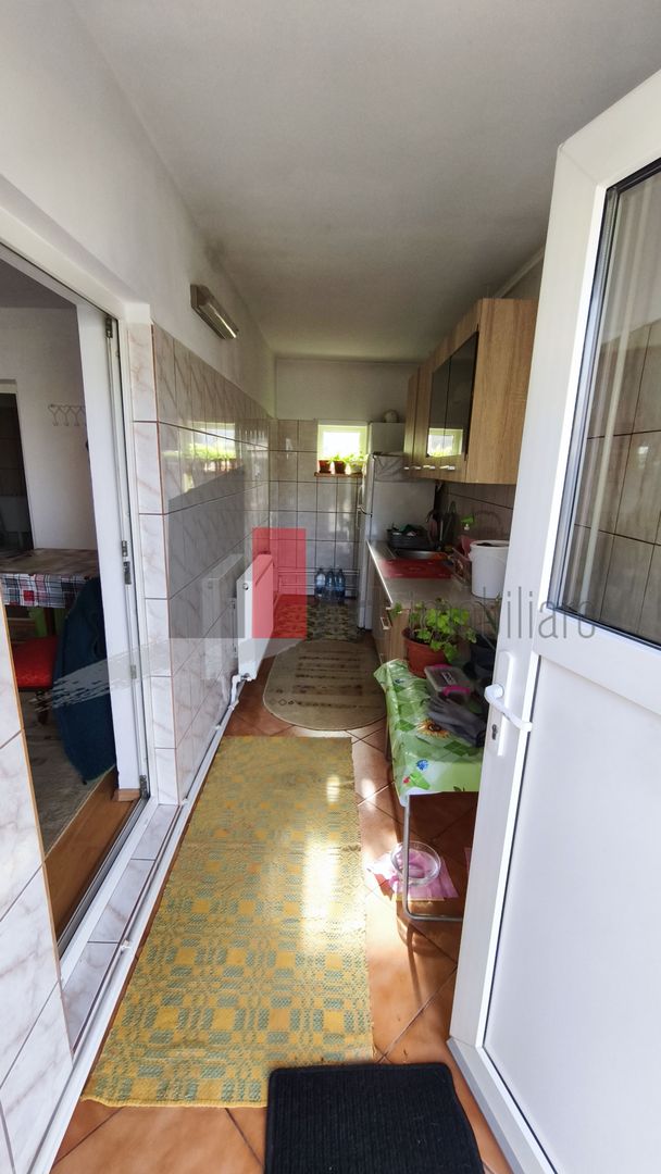 Casa curte cu teren 1600 mp Manolache - Poză 11