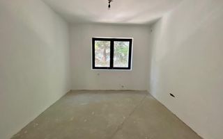 Refugiu Urban cu Eleganță Clasică – Vilă Renovată în Inima Primăverii - Poză 10