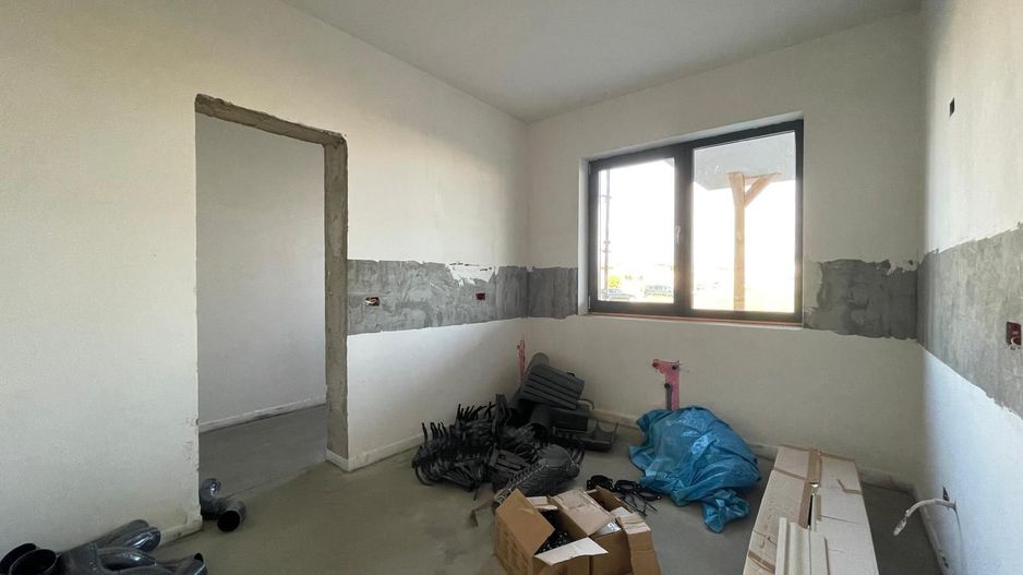 Duplex despartit prin camera tehnica - 5 camere - Mosnita - Poză 5