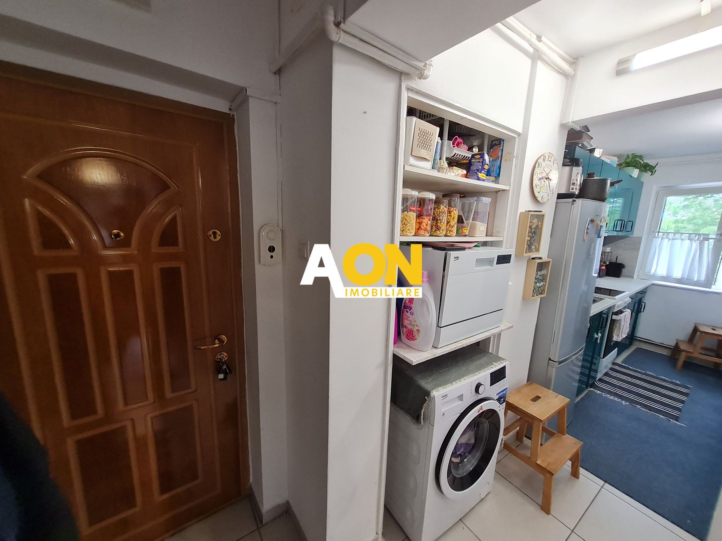 Apartament 3 Camere, 49,5 mp, Etaj 3, Zona Cetate - Poză 3