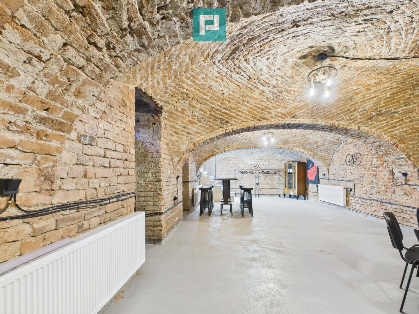 Eleganță subterană - pivniță exclusivistă Arad - Poză 44