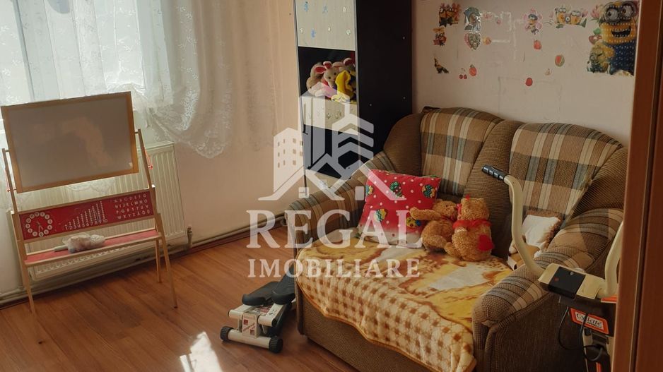 Apartament cu 3 camere de vânzare. Zona Micro 5 - Poză 7