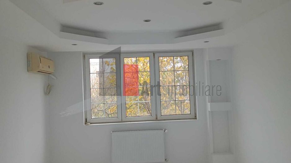 Apartament 2 camere, necesita renovare - Poză 1