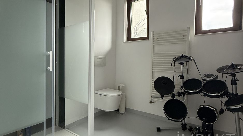 Casa insiruita deosebita cu 5 camere in cartierul Sopor - Poză 19