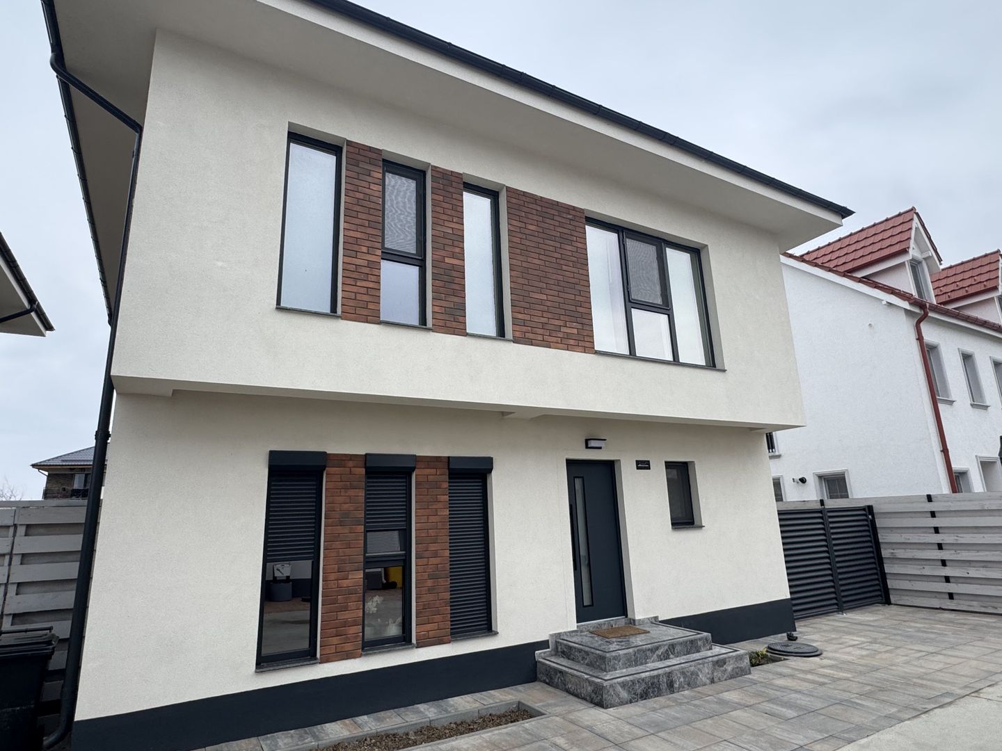 Individuala 23 august TOATE UTILITATILE, curte 350m2 - Poză 3