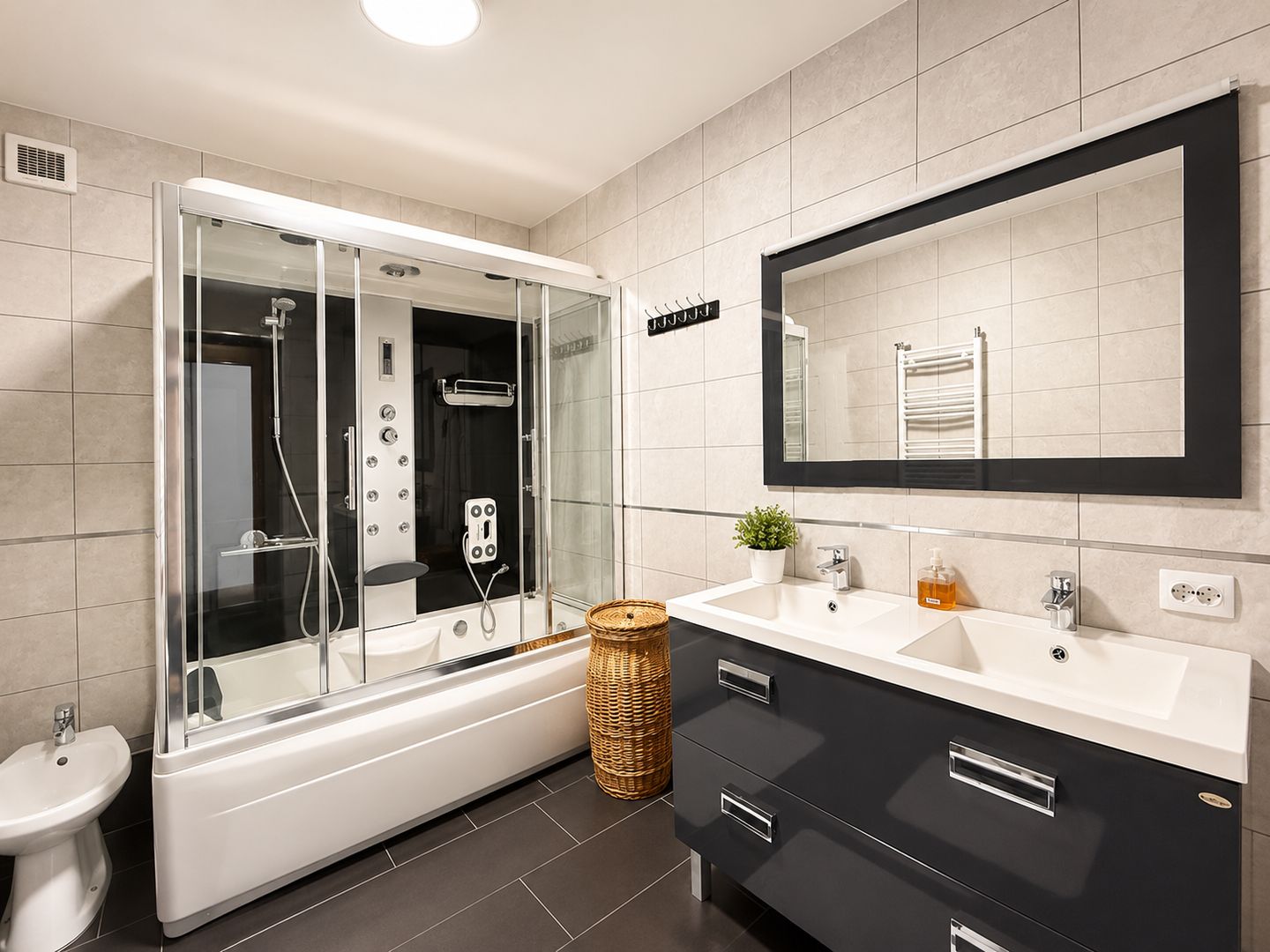 Casa / Vila cu 7 camere de vanzare in Ovidiu Sud Constanta - Poză 10