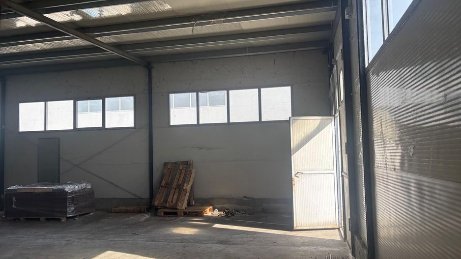 Depozit cu showroom de inchiriat de 1600 mp - Poză 20