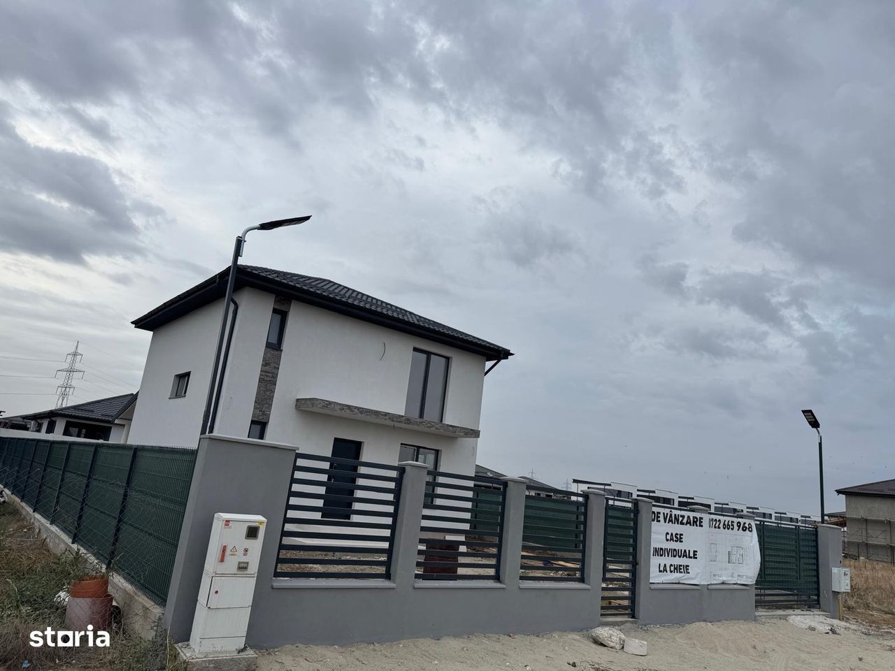 Casa modernă cu 4 camere și subsolb de vanzare - Poză 3