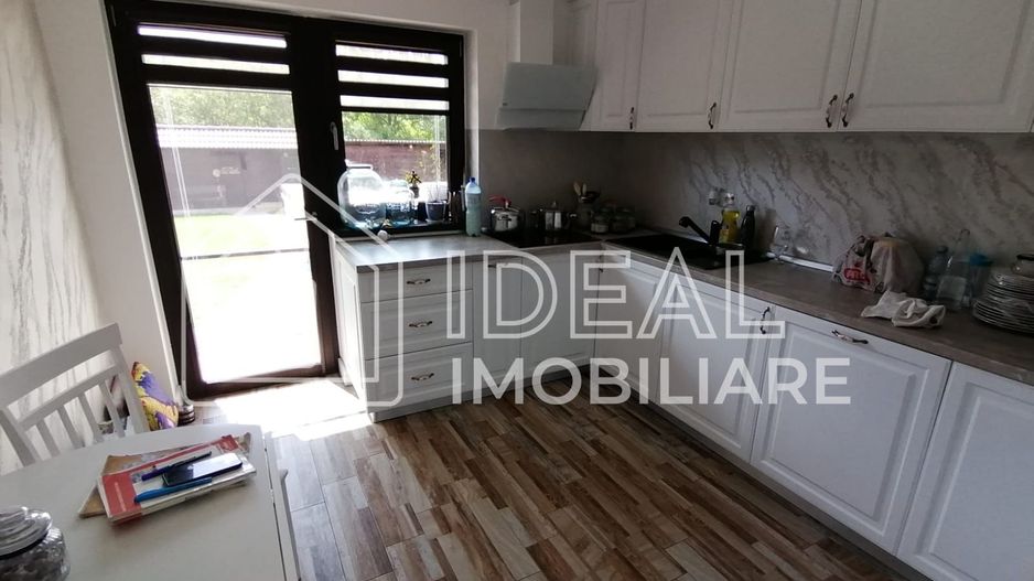 Casa moderna cu 4 camere, La  CHEIE in Poplaca - Poză 14