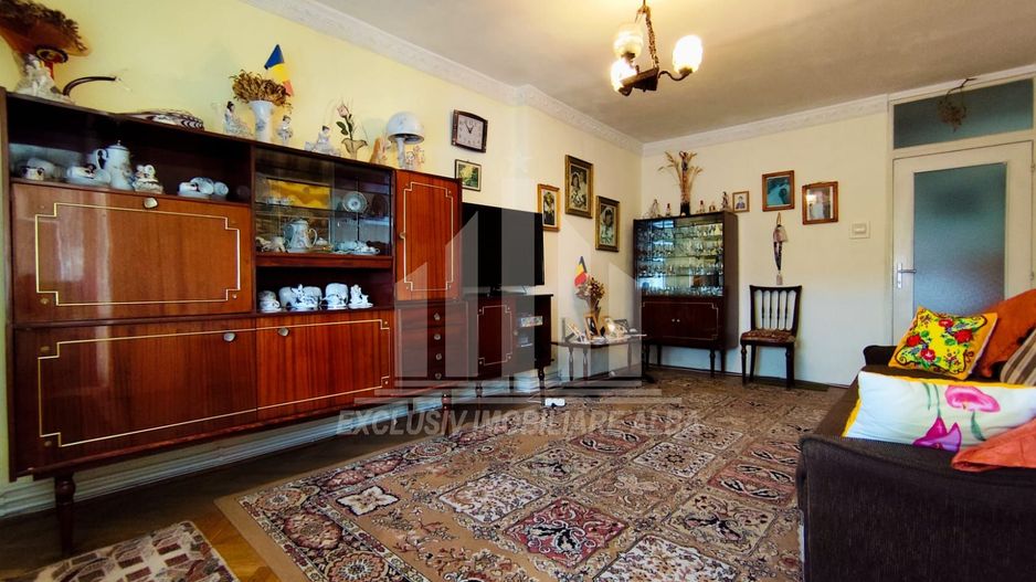 Apartament cu 4 camere decomandate, Centru - Poză 1