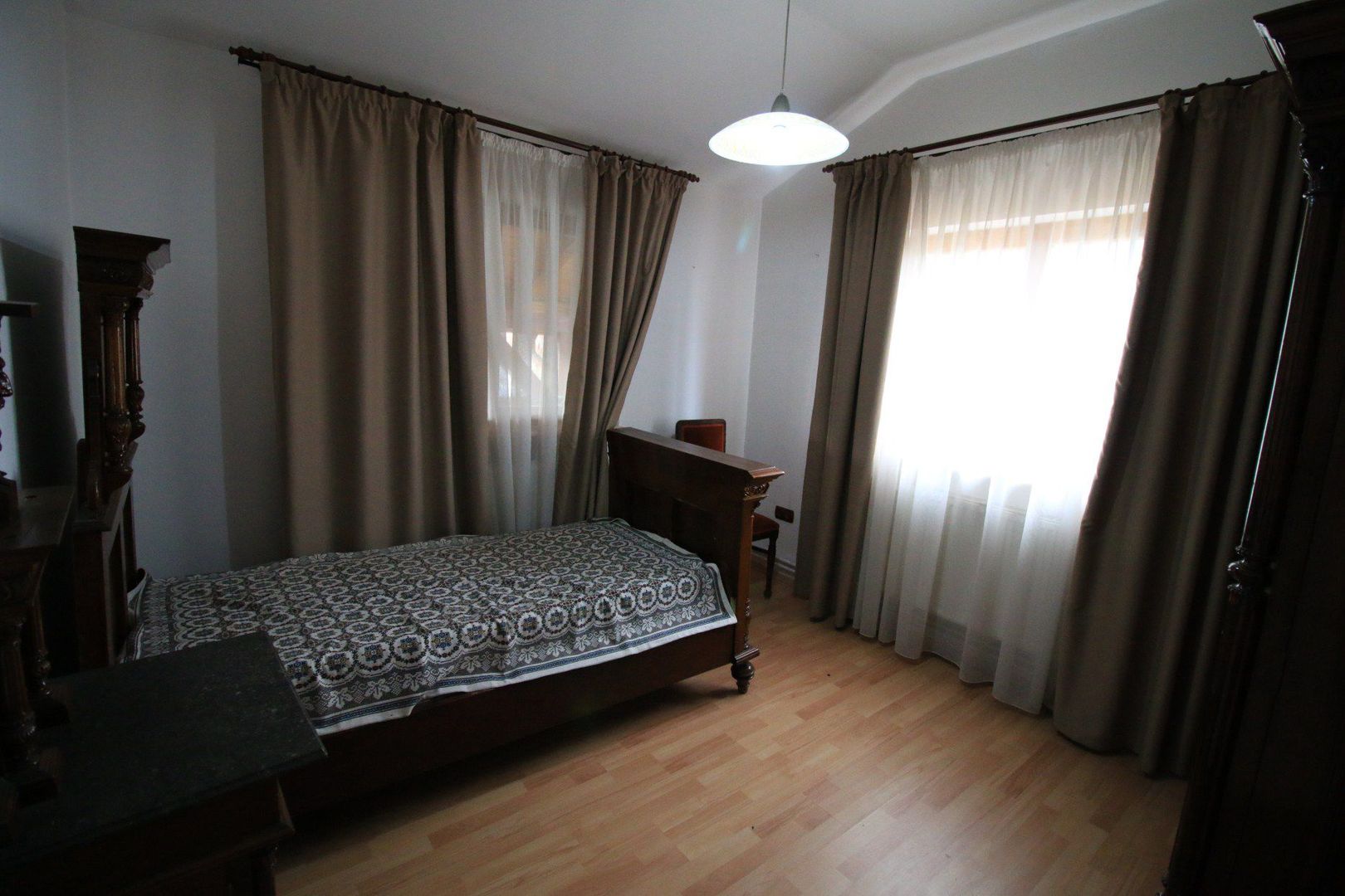 Vila cu 6 camere + 2 case + bazin inot+ 5.934 mp teren  com. Chichis - Poză 11