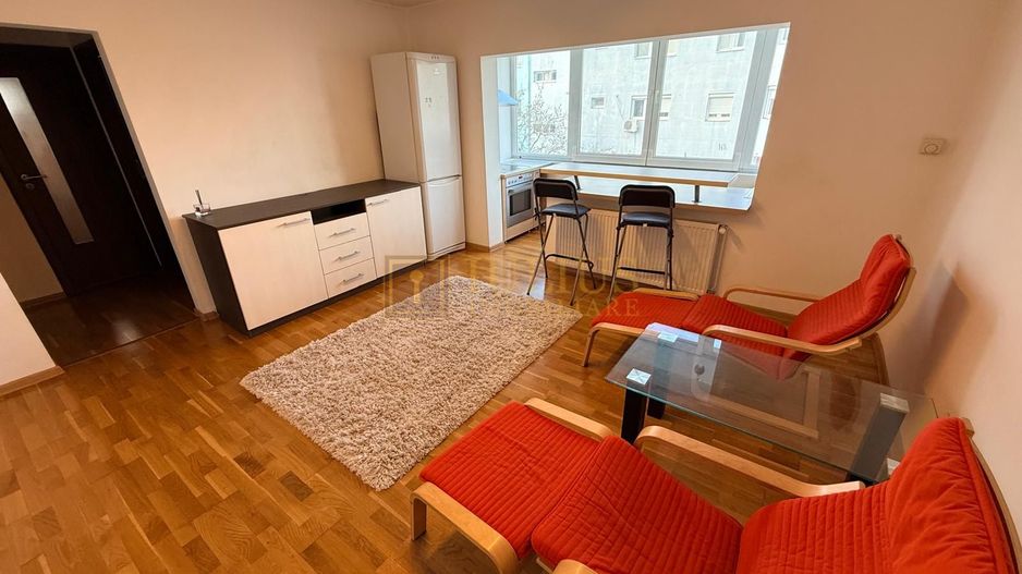 3 camere, zona Dambovita, apt superb, centrala proprie, disponibil imediat - Poză 1