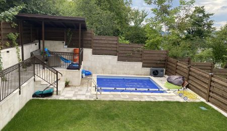 Casa cu piscina, cartier Gruia