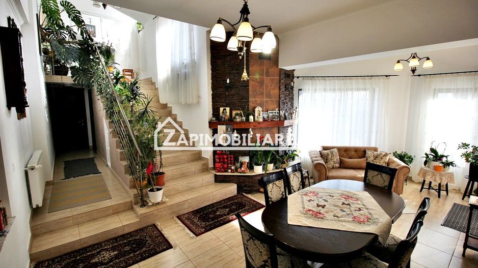 Casa 8 camere,4 bai,482mp,1.100mp teren,2 garaje,0% comision - Poză 11