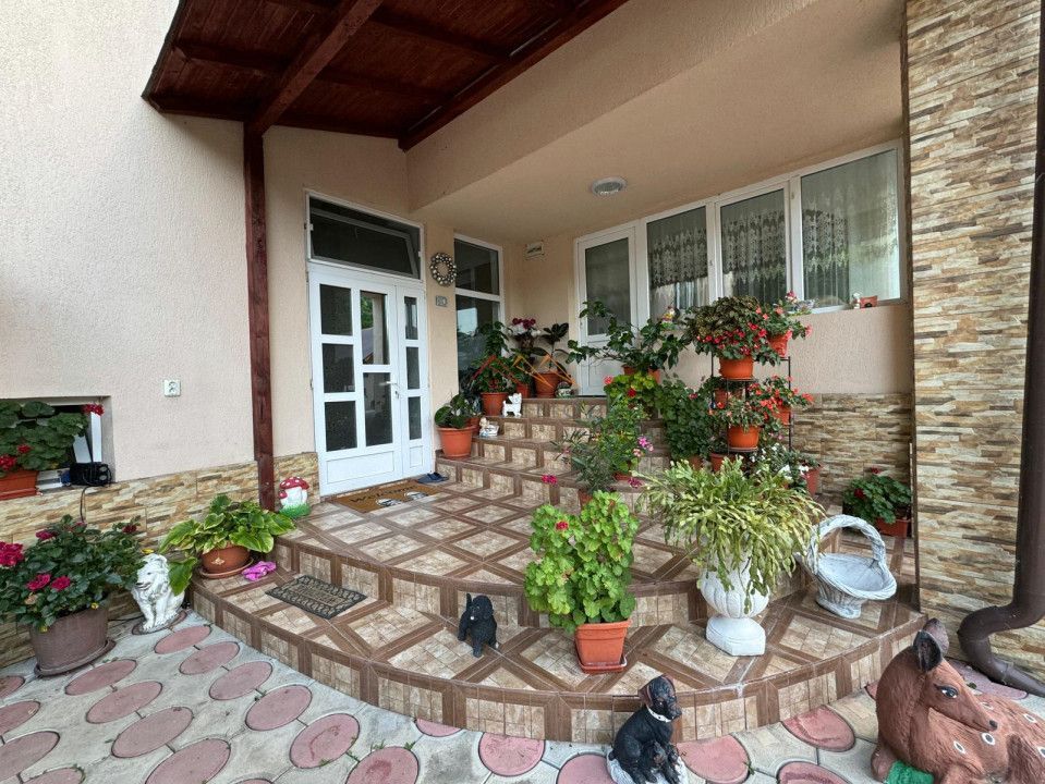 Casa 4 camere, anexe, recent renovata, foisor, teren 781mp, Izvoru, DB - Poză 3