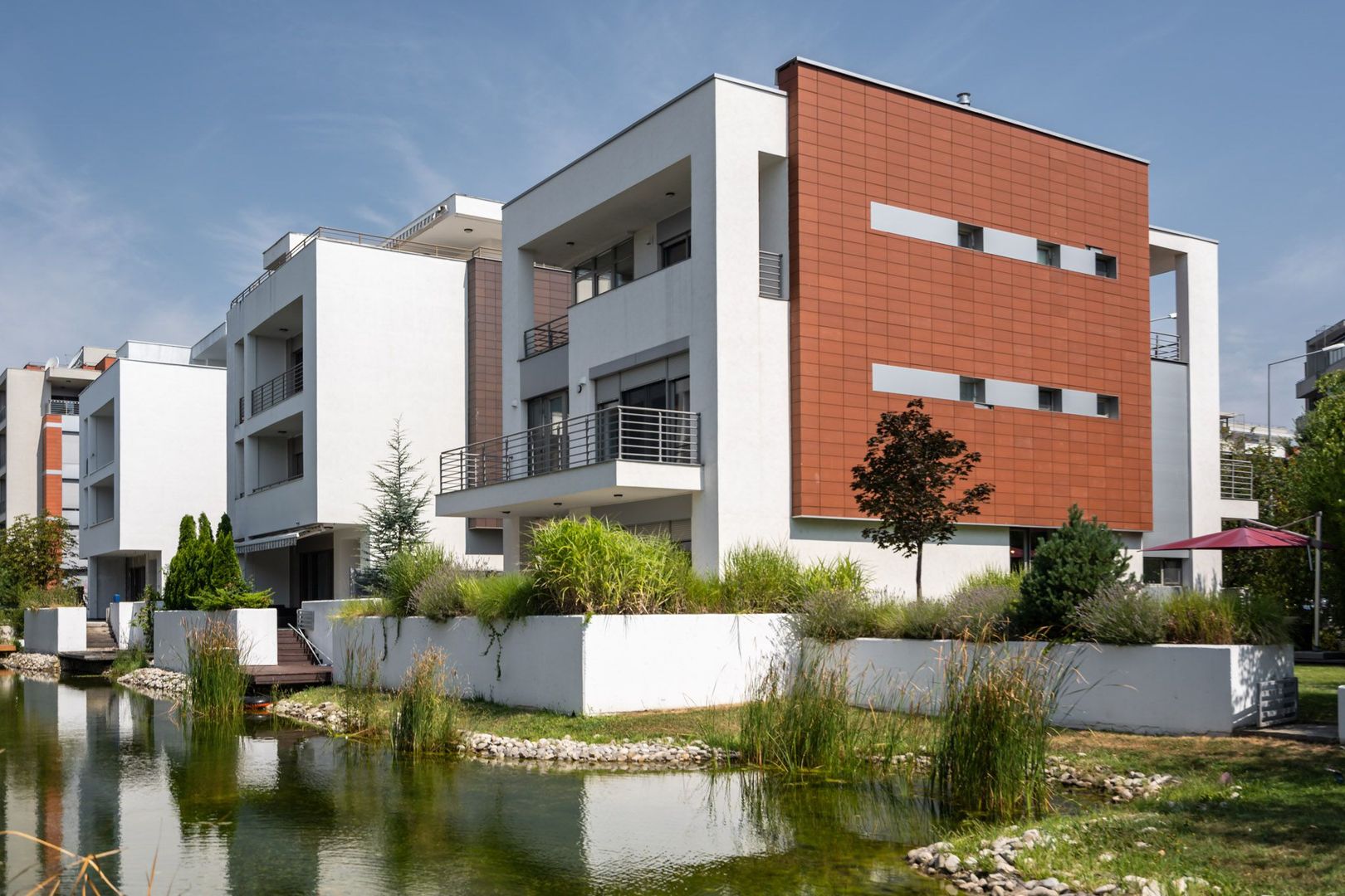 COMISION 0% - Vila eleganta P+2E 380 mp utili, teren 470mp, lac propriu + ponton - Poză 28