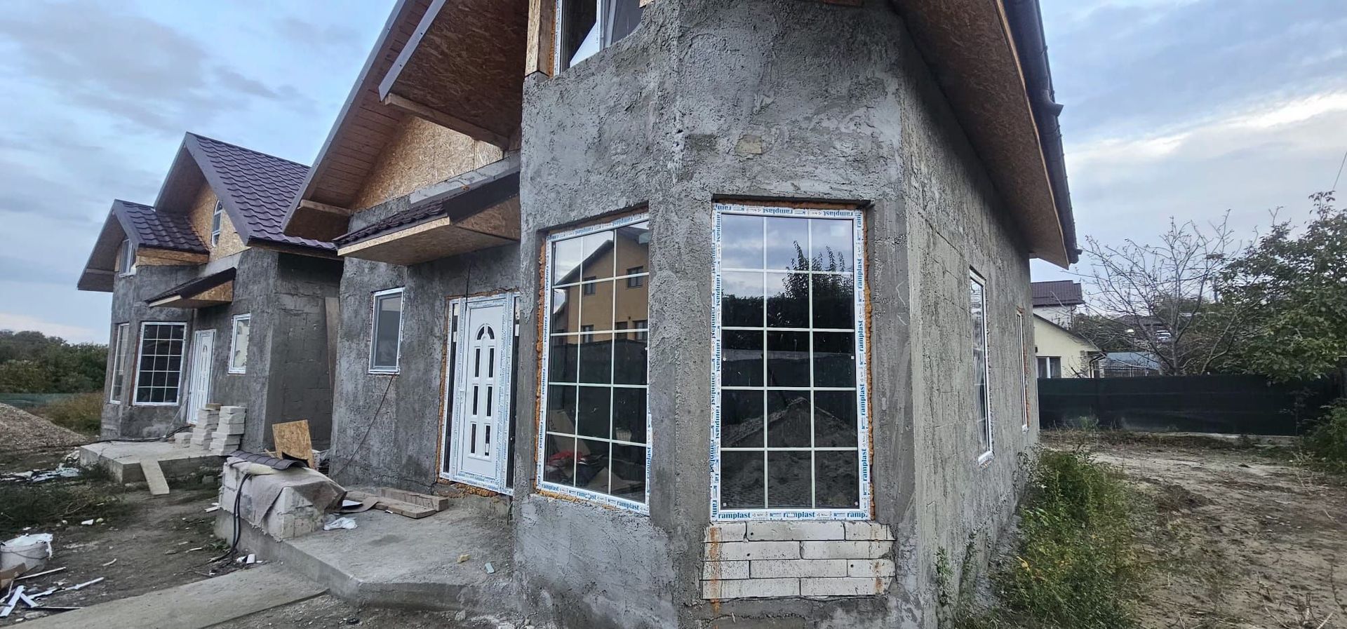 Vila noua, P+M, teren 350 mp - zona Bariera Traian - COMISION 0% - Poză 1