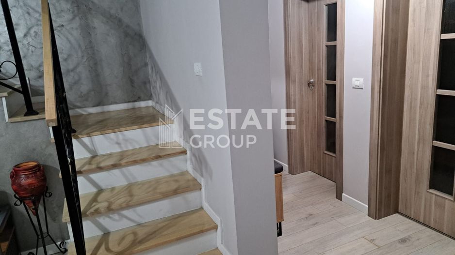 Duplex cu 5 camere despartit prin garaj in Dumbravita - Poză 6