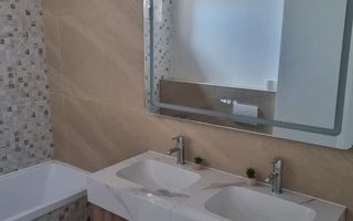 BRASADAS vinde ap 3 cam 4/4 CENTRAL 110mp RENOVAT cu garaj. - Poză 7