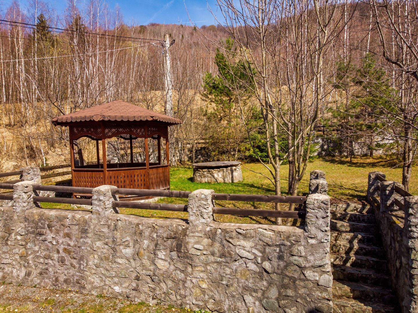 Casă de vacanță în Poiana Mărului. - Poză 16