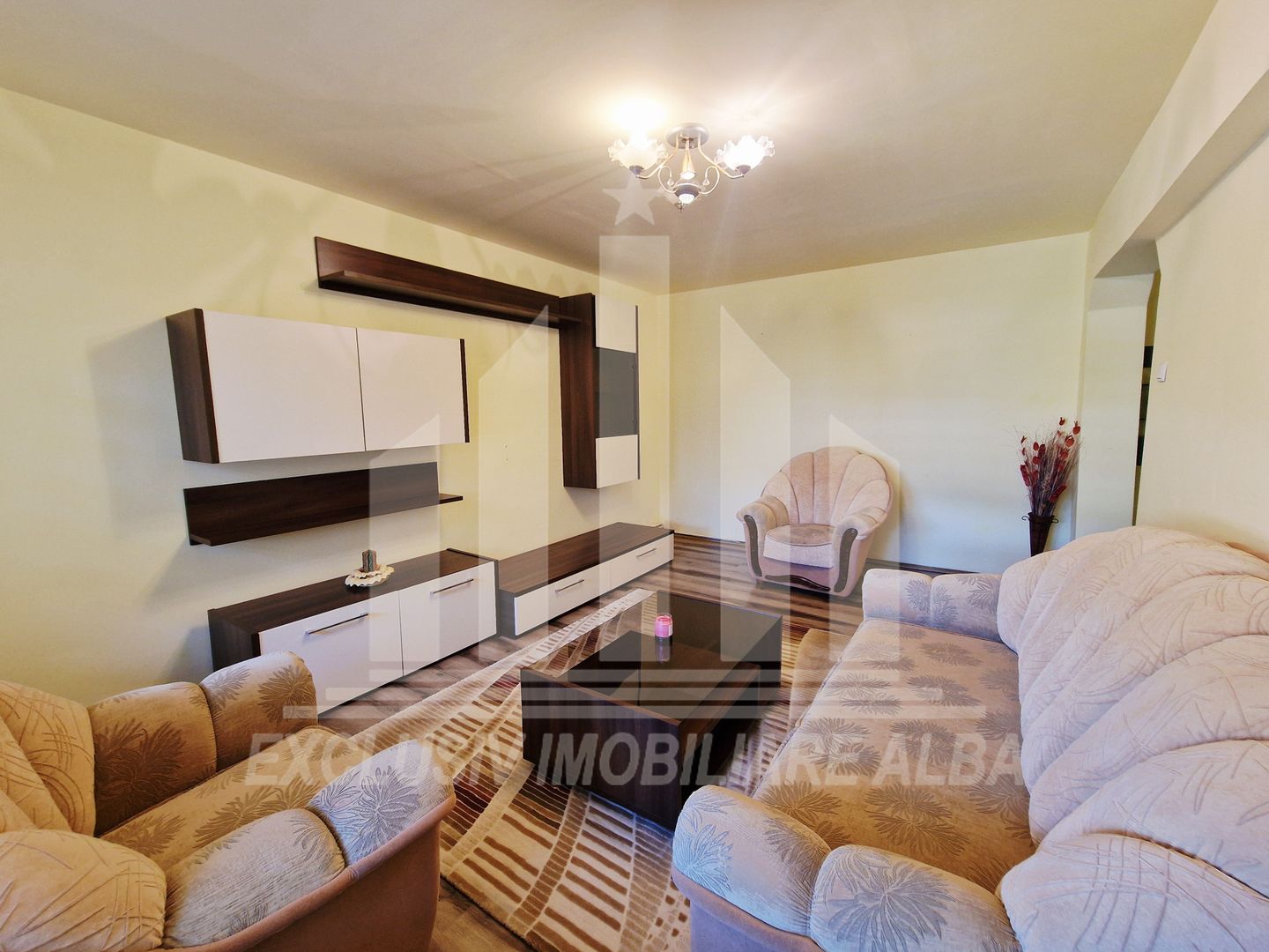 Apartament 4 camere decomandate | 2 bai | 2 balcoane | 75 mp | Cetate - Poză 1