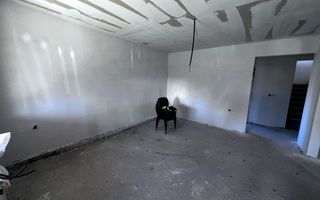 Vanzare casa P+M in Sendreni( in spatele Primariei), pret 99 000 euro - Poză 22