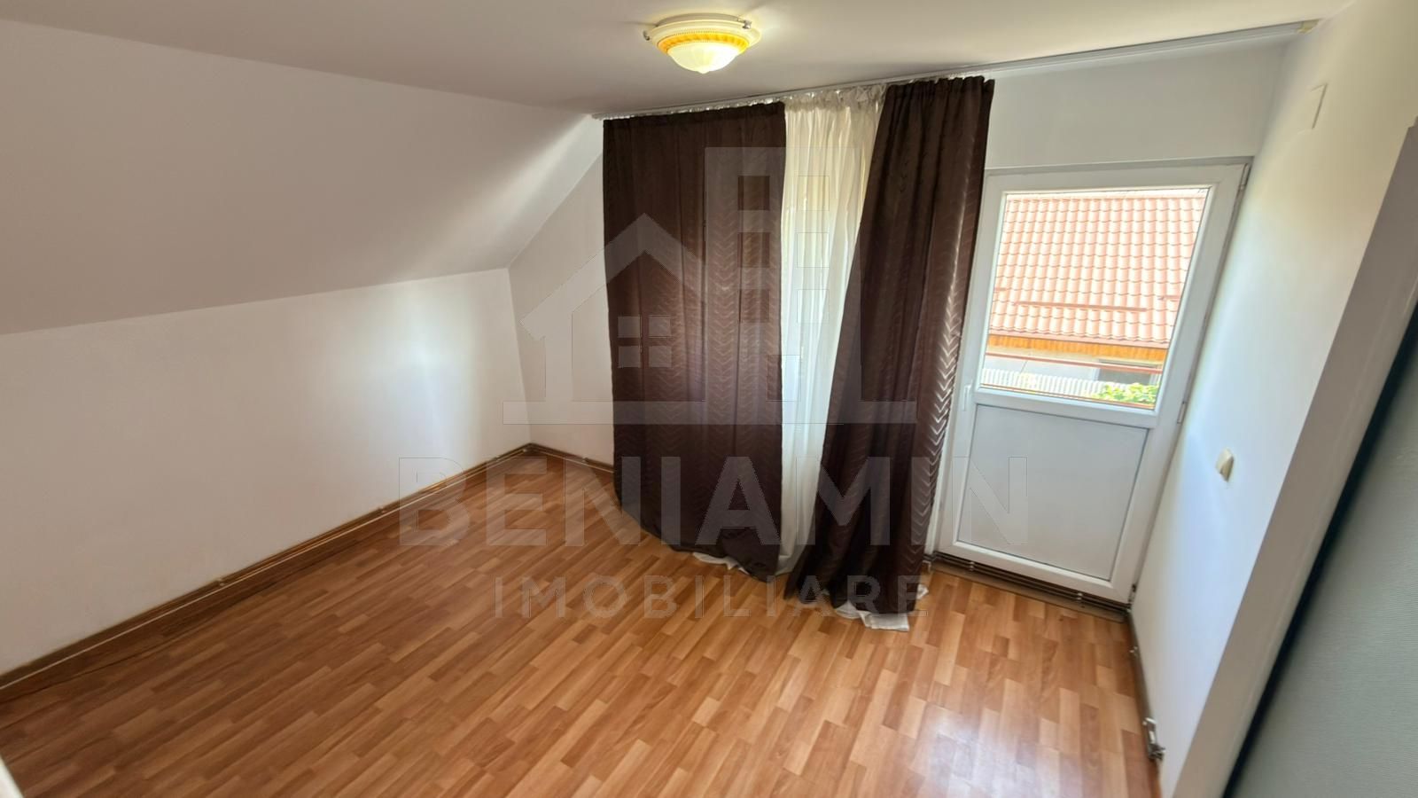 Vand Casa P+M 5 Camere-Curte si Strada Privata-Zona Catargiu - Poză 3