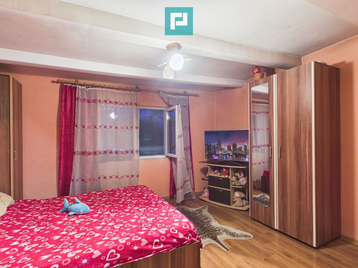 Casă cu 4 camere și 700 mp teren în Cermei - Poză 3